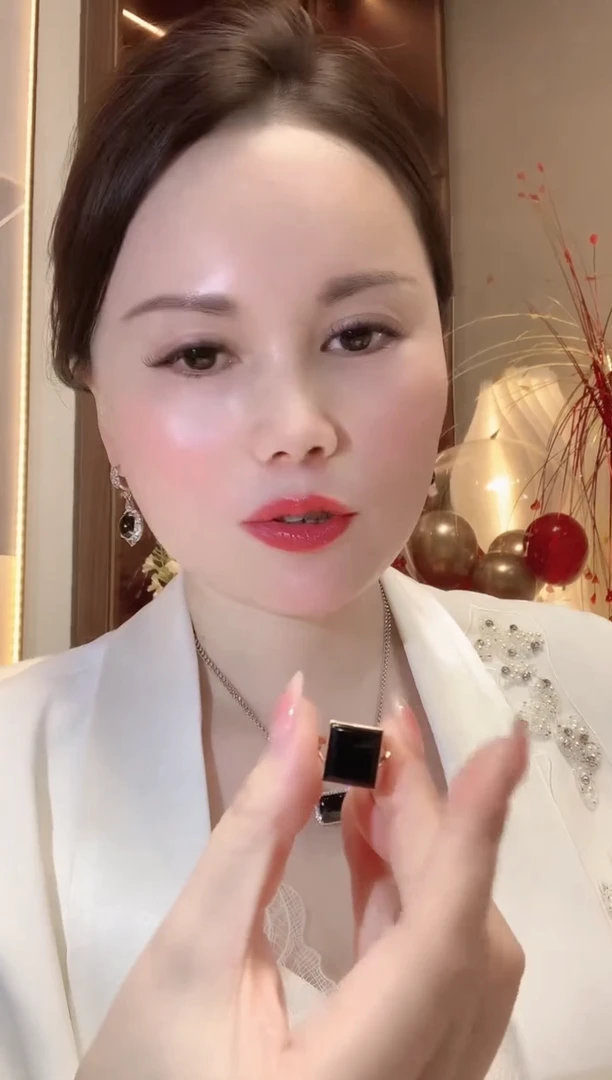 【闪购商品】翡翠戒指18K金镶嵌F32