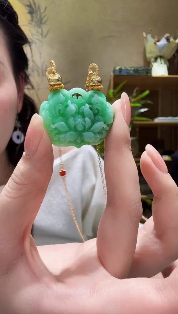 颈饰未镶嵌翡翠吊坠