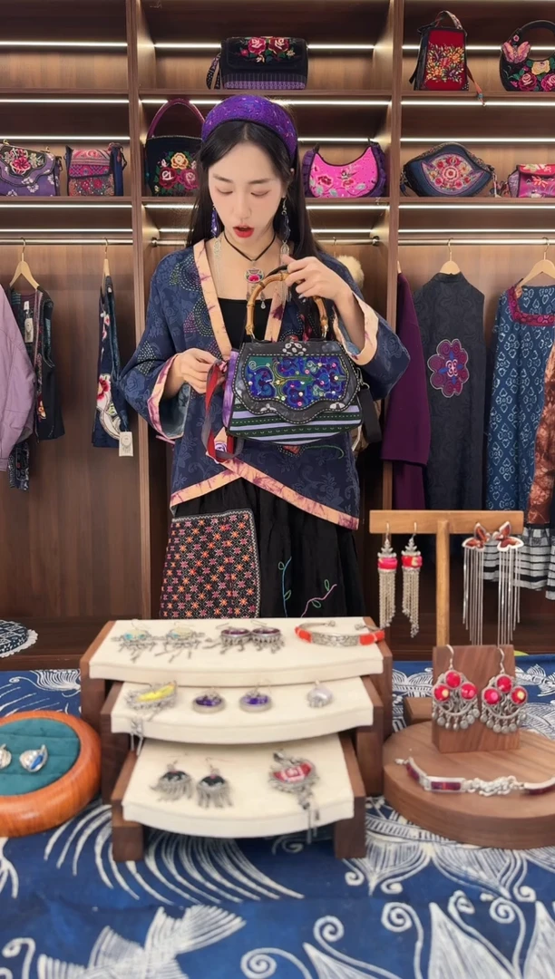 织绣L627黔东南苗族刺绣  衣服+包