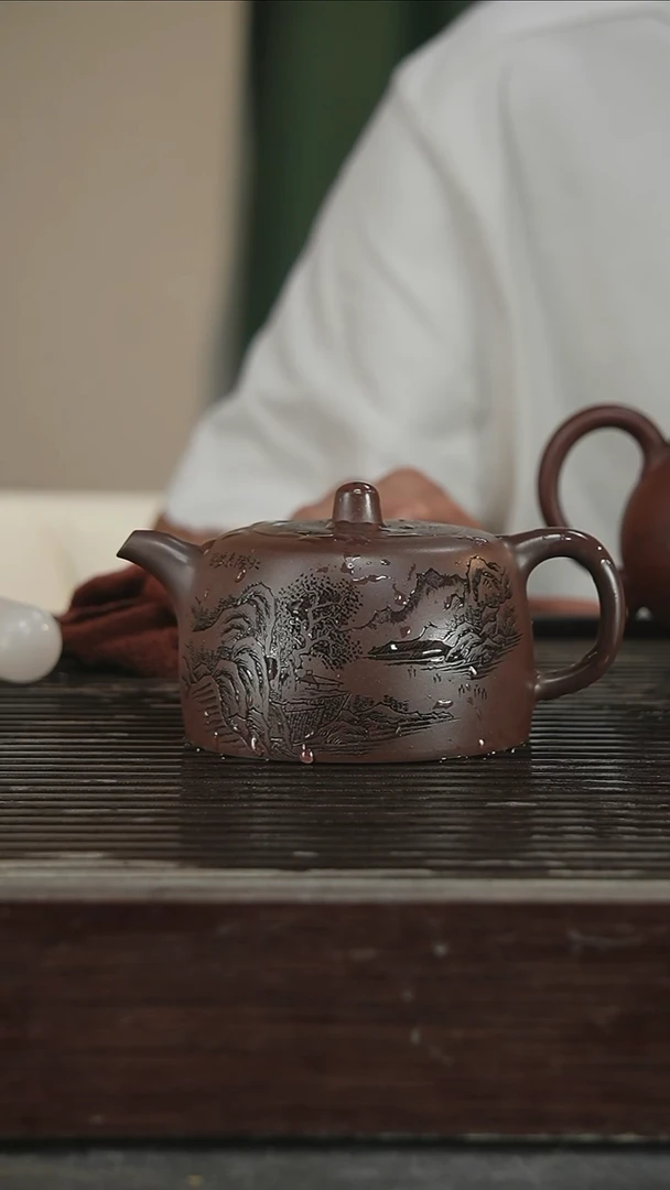 茶壶紫砂卢，带证300CC230号