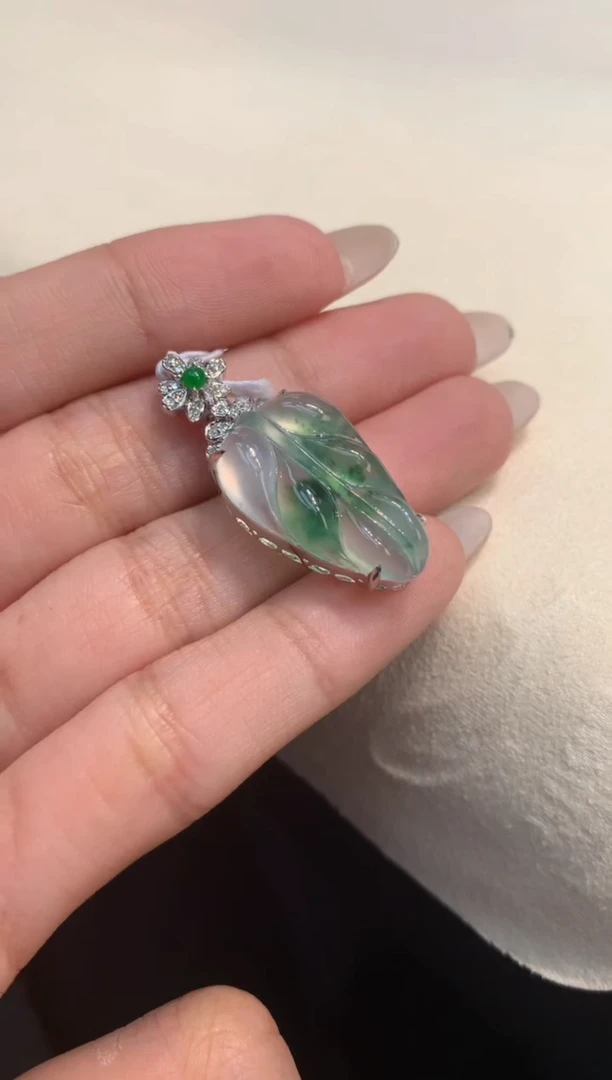 颈饰18K金镶嵌翡翠1