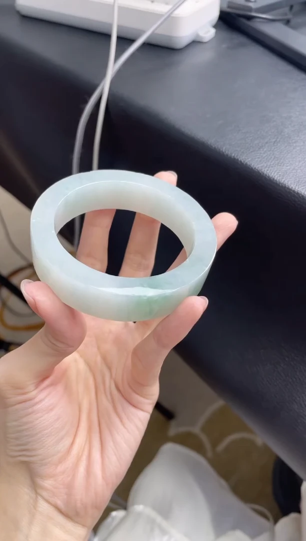 定制翡翠手镯未镶嵌L**ⅰ定制翡翠手镯一件