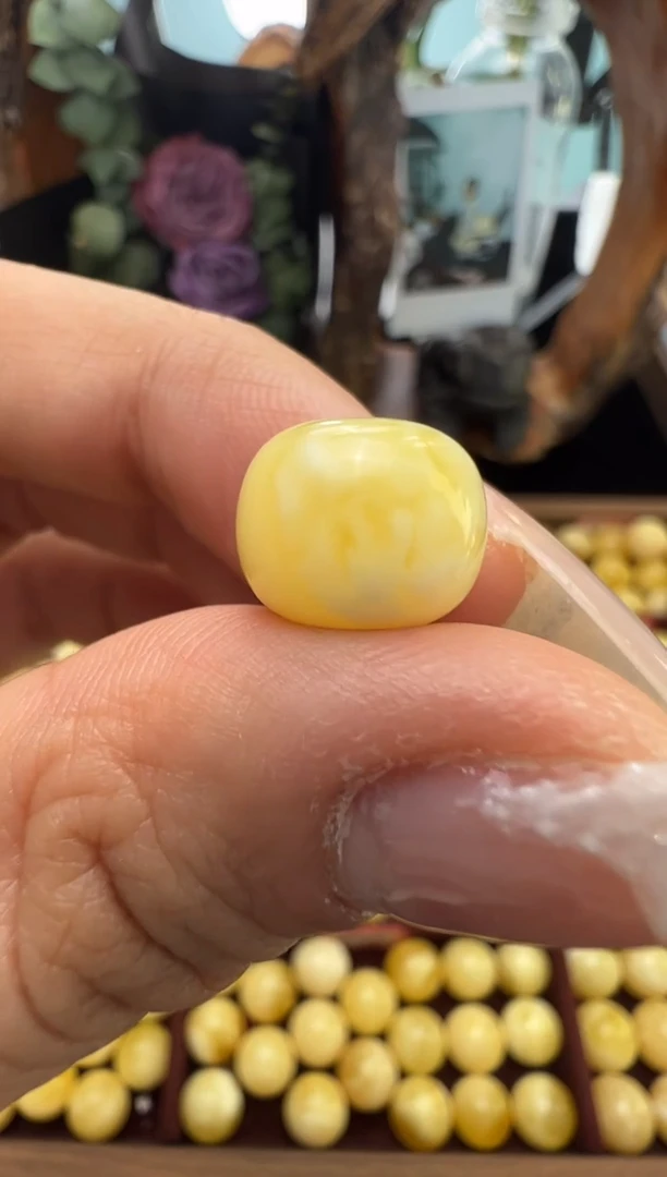 【闪购商品】蜜蜡裸石未镶嵌俄料微瑕11.6*9.5mm0.828克