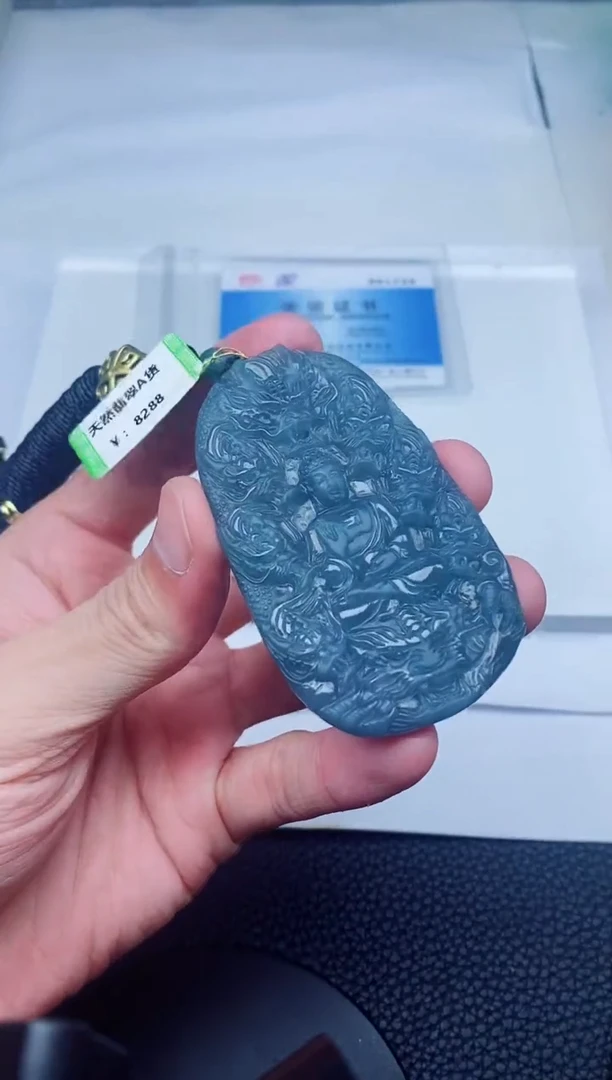 颈饰未镶嵌翡翠