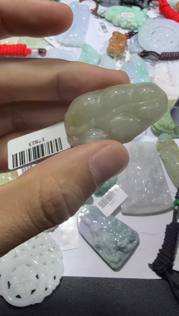 【闪购商品】翡翠颈饰未镶嵌00009826