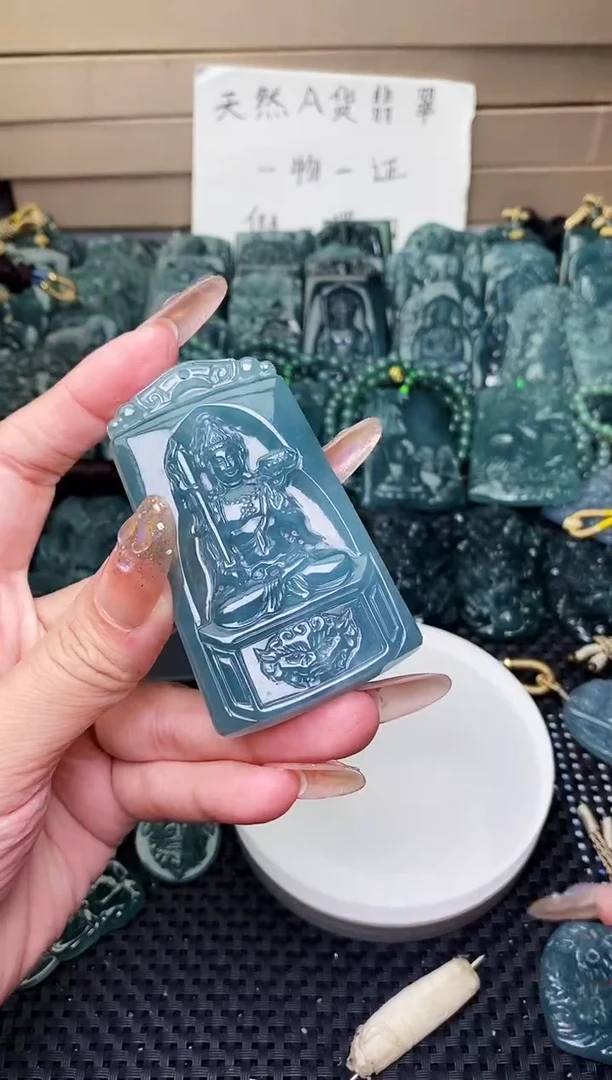 颈饰未镶嵌翡翠