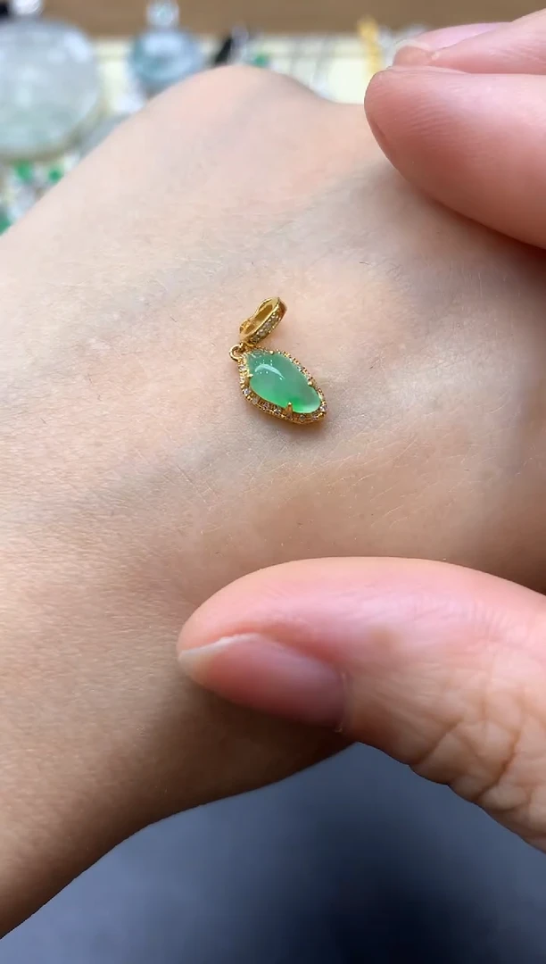 颈饰18K金镶嵌翡翠324国好珍宝