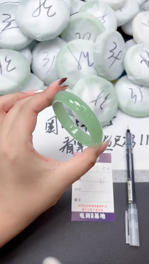 未镶嵌手镯石英质玉260-54.7