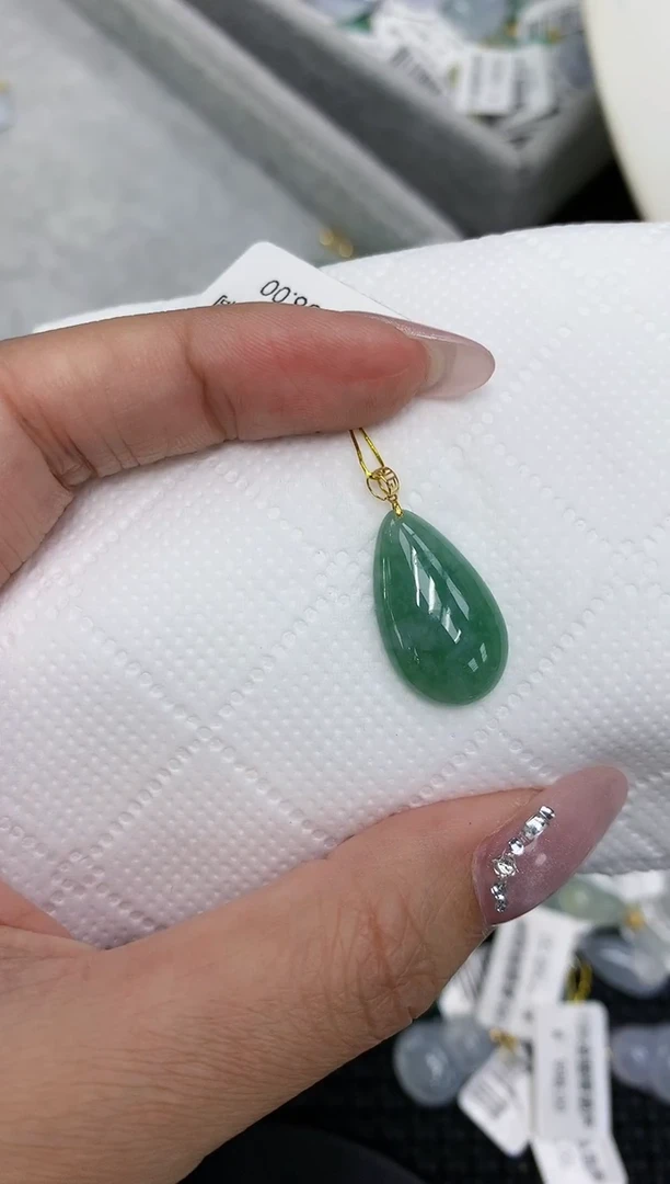 颈饰18K金镶嵌翡翠a货支持复检百元以上9元证书费自理