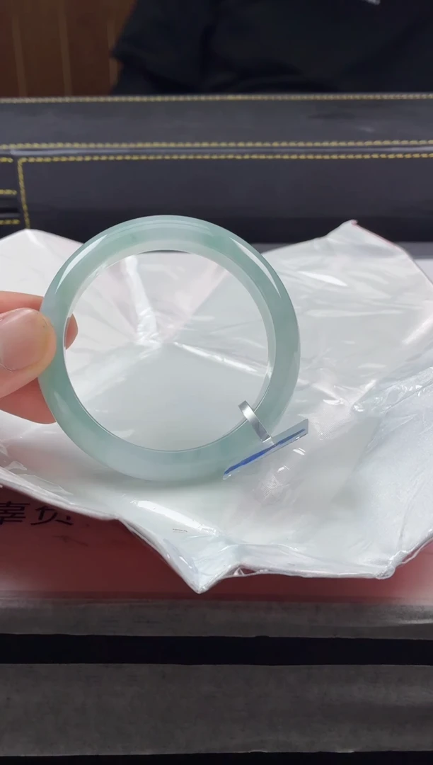 翡翠手镯未镶嵌纯天然A货翡翠手镯