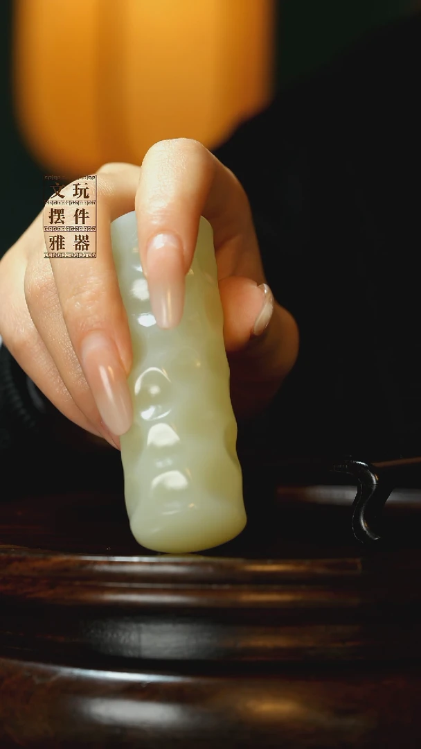 玉《千锤百炼擎天柱》手把件摆件