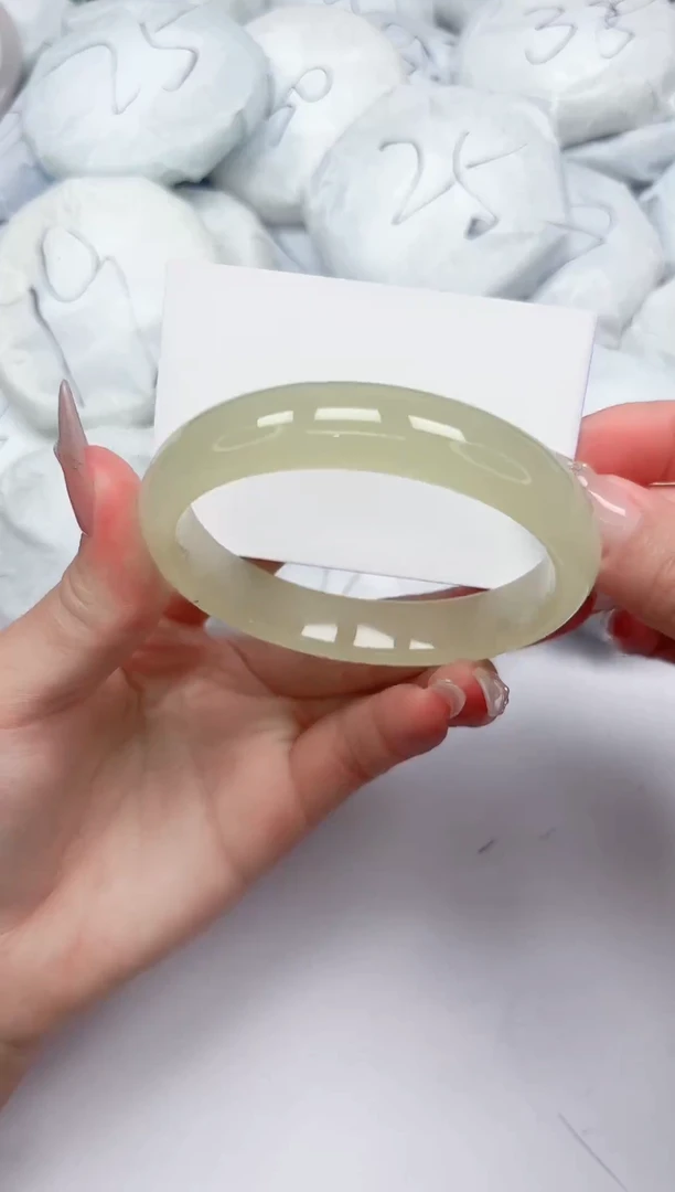 未镶嵌手镯石英质玉A186/64