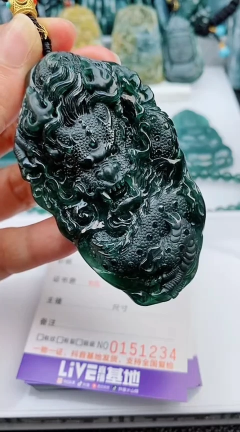 翡翠未镶嵌颈饰