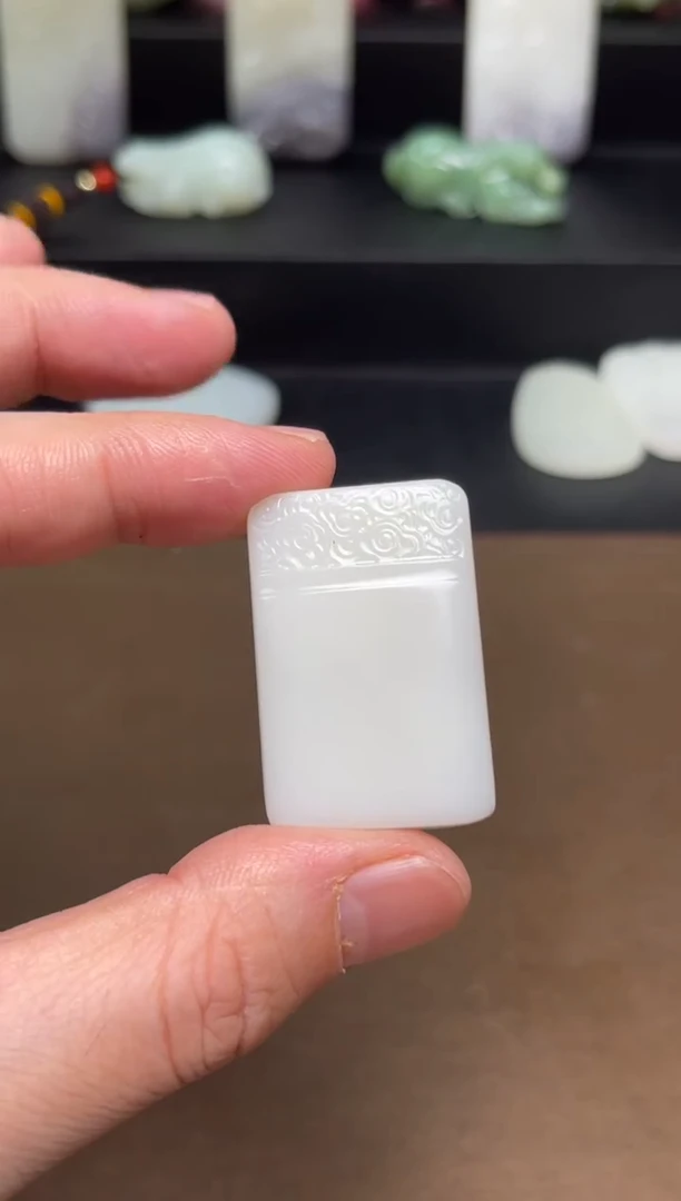 颈饰未镶嵌和田玉 8 通