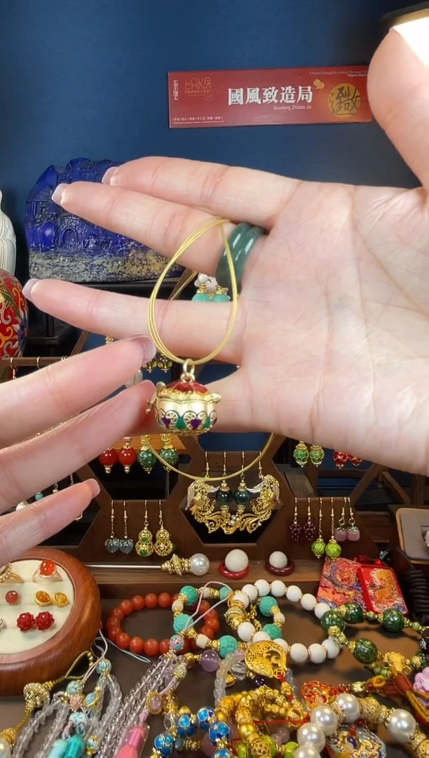 柿柿如意珐琅吊坠