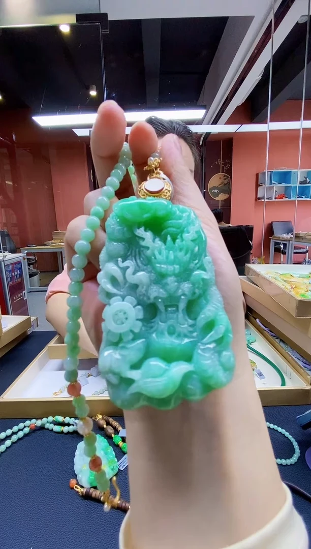 颈饰未镶嵌翡翠吊坠