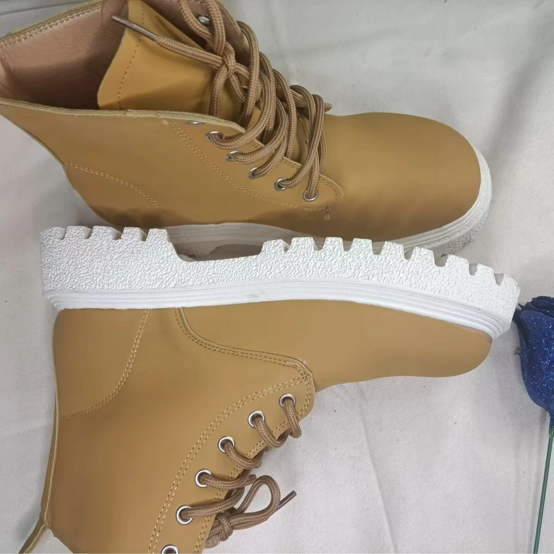 白底黄色英伦风女士短靴