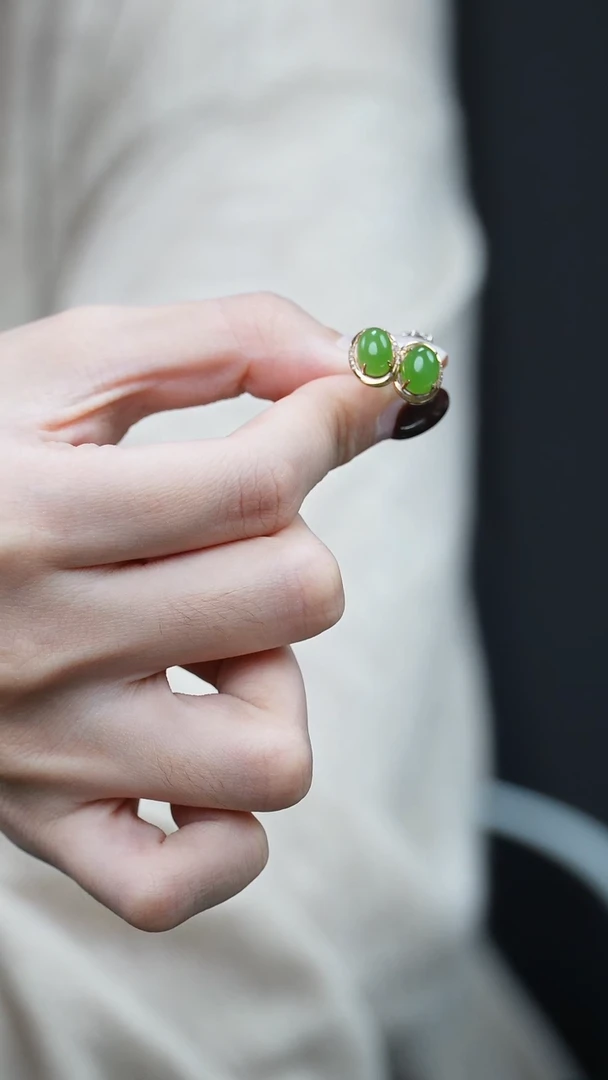 18K金镶嵌和田玉耳饰4