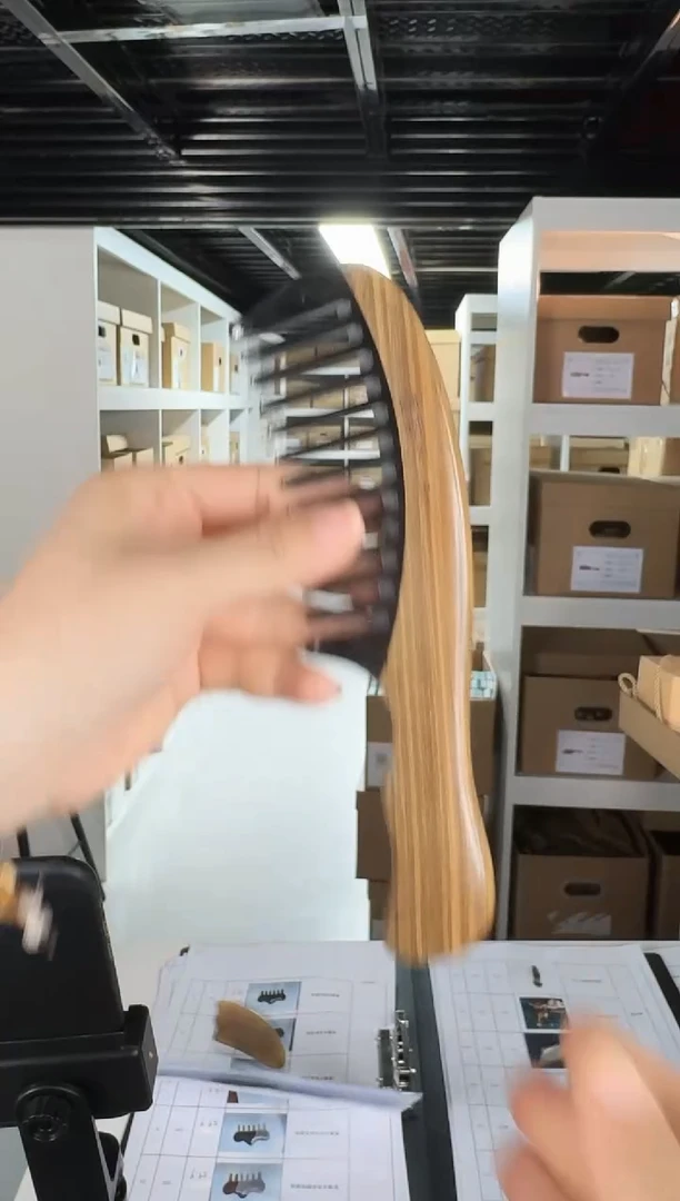 绿檀黑羊角异型宽齿家用梳