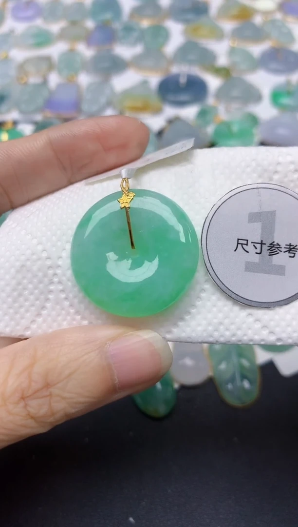 翡翠18K金镶嵌颈饰天然缅甸A货翡翠