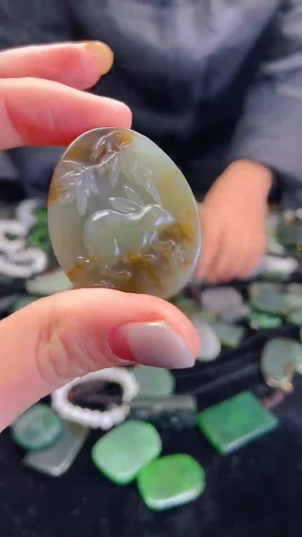 颈饰未镶嵌和田玉1