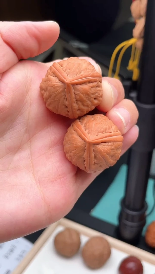 把件文玩核桃牛筋三棱