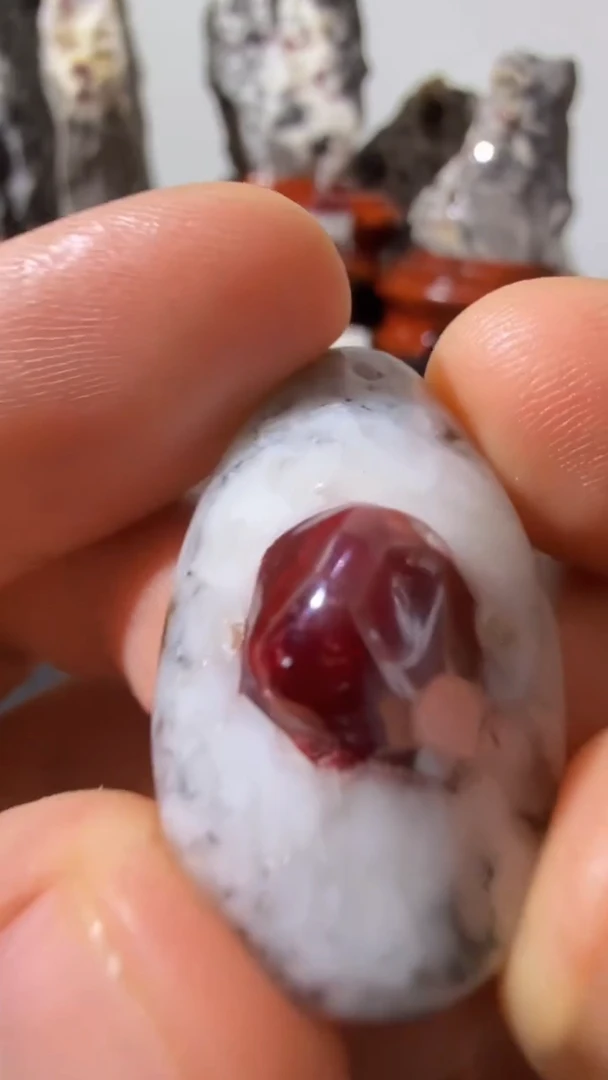 天然辰砂百**润天然辰砂天然朱砂大晶砂随行吊坠