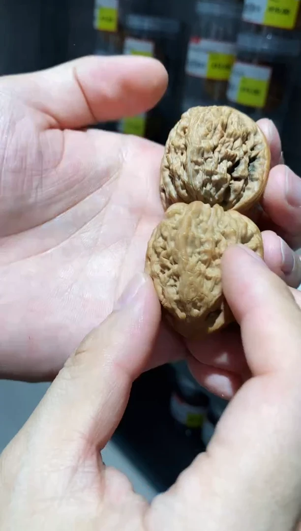 桃核把件微修打底虎头王37