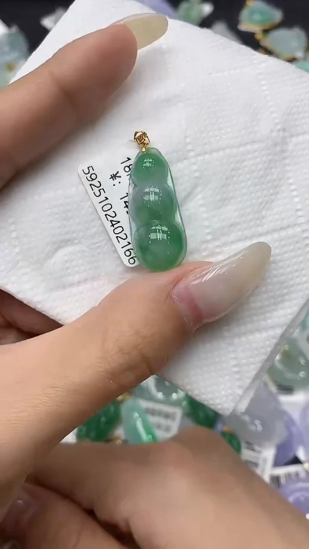 颈饰18K金镶嵌翡翠11111111111