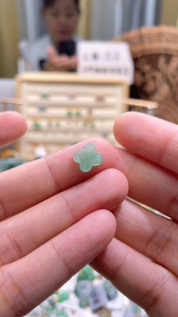 颈饰未镶嵌翡翠花滴流