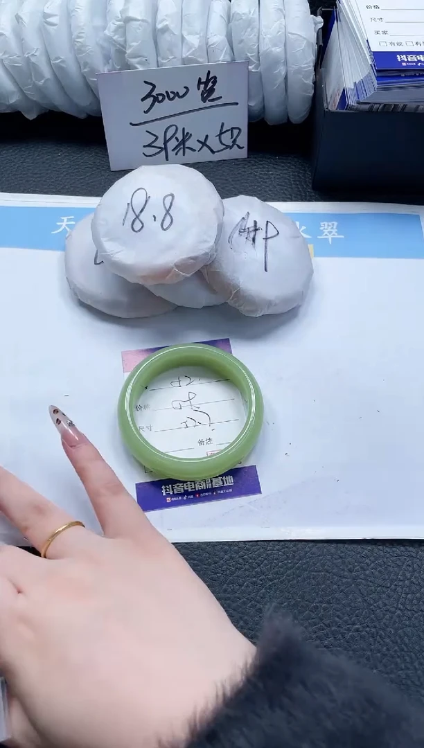 【闪购商品】石英质玉手镯未镶嵌52-57