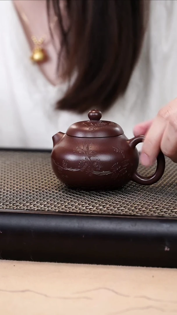 茶壶紫砂紫袍玉砂精工梅刻文旦110cc