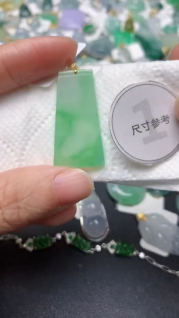 颈饰18K金镶嵌翡翠天然缅甸A货翡翠