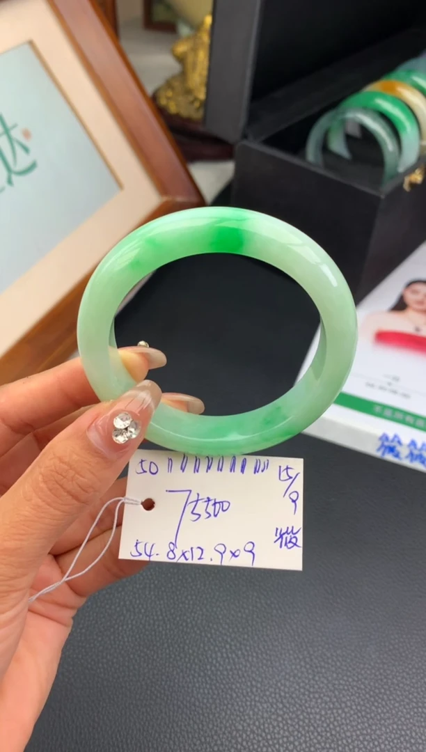 未镶嵌手镯翡翠手镯