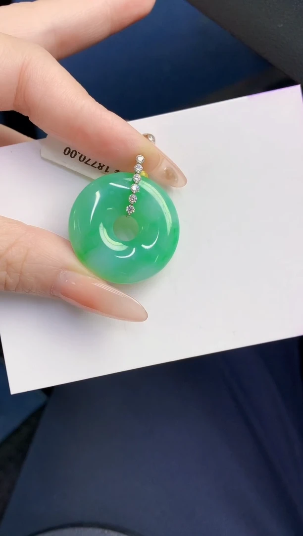 颈饰18K金镶嵌翡翠缅甸天然翡翠A货