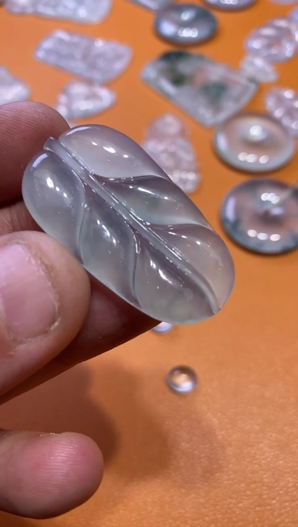 【闪购商品】翡翠吊坠(不含链)未镶嵌叶子5200