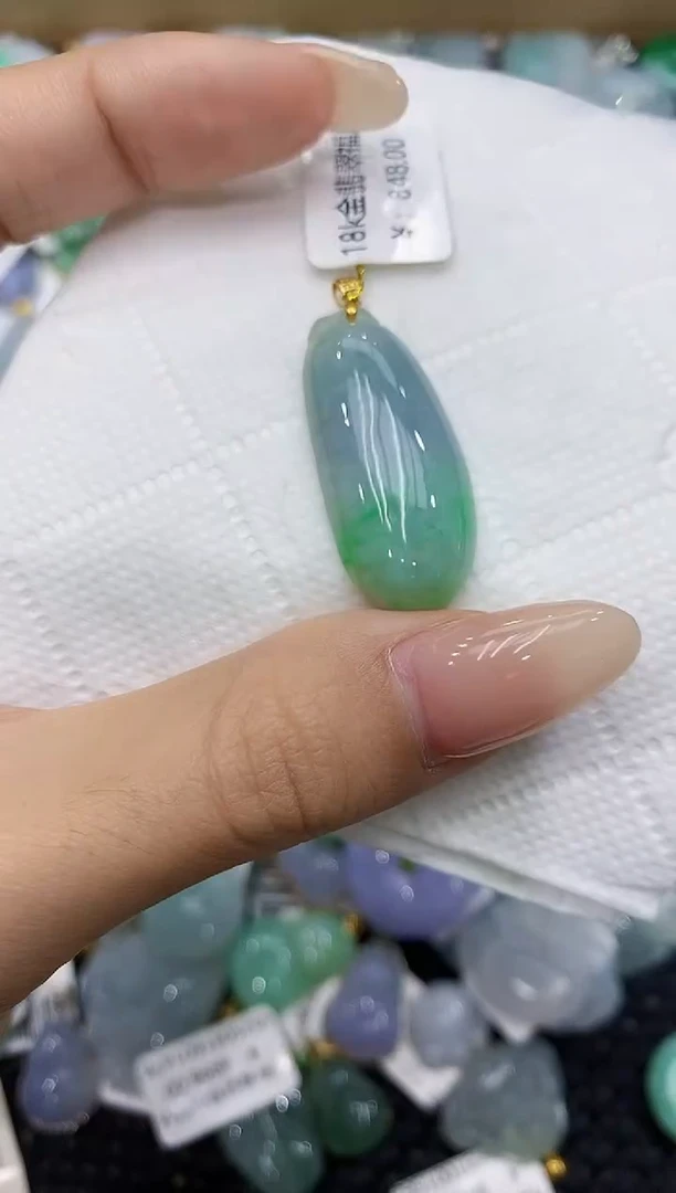 翡翠18K金镶嵌颈饰111111111111