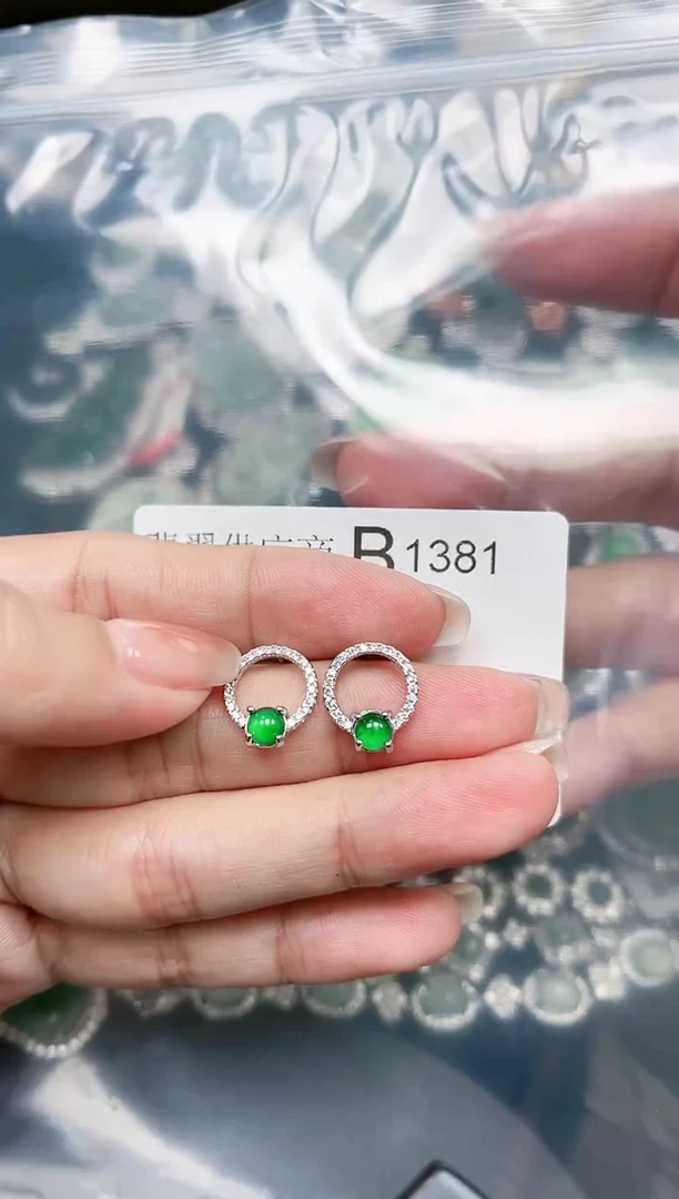 【闪购商品】翡翠颈饰未镶嵌赠皮绳1381