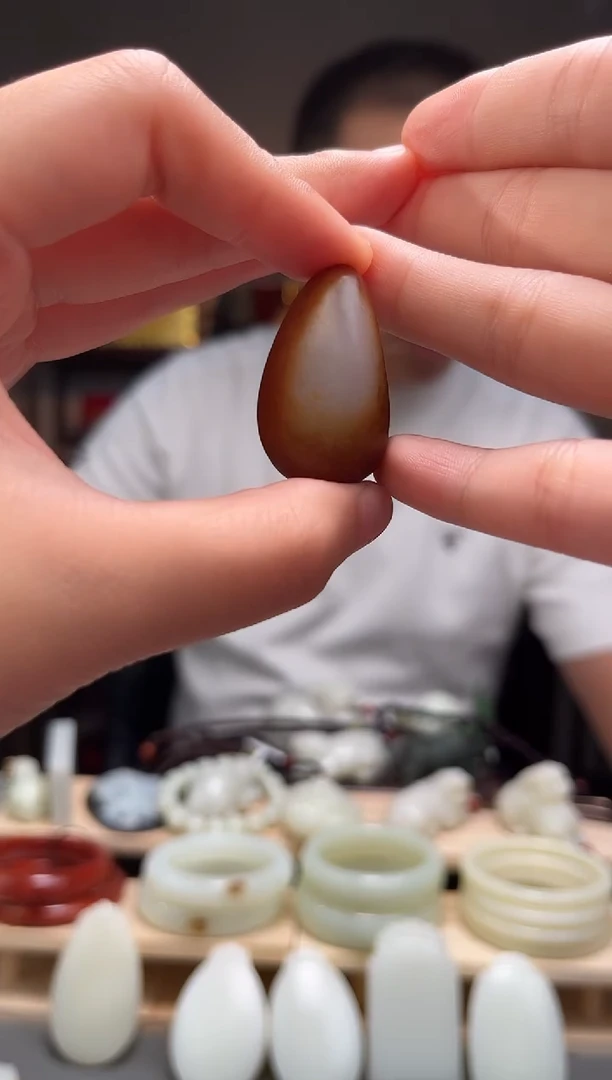 颈饰未镶嵌和田玉吊坠