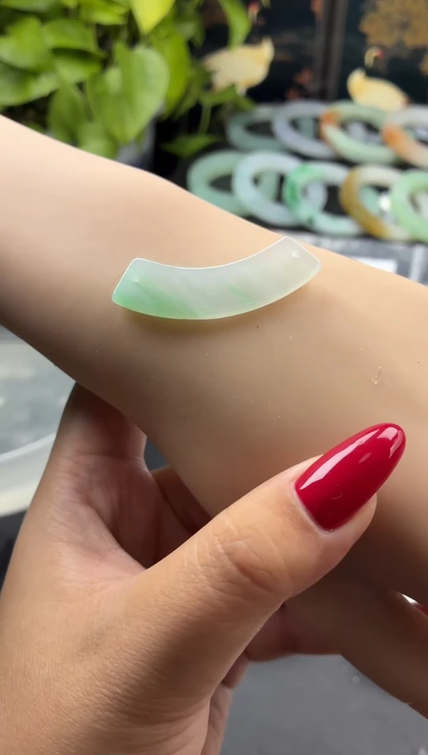翡翠未镶嵌颈饰38号玉璜