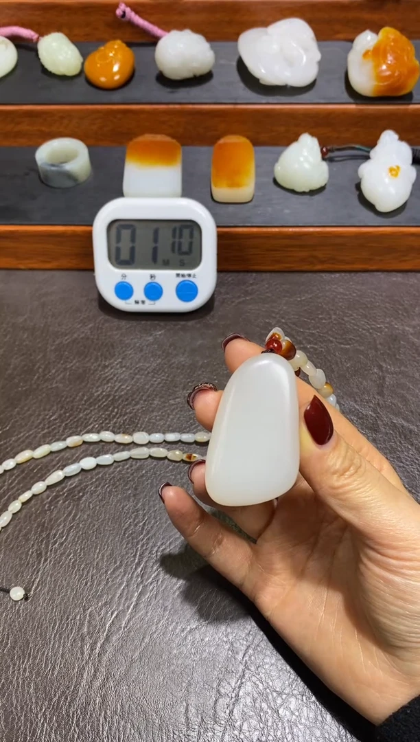 未镶嵌和田玉摆件刘***…和田玉