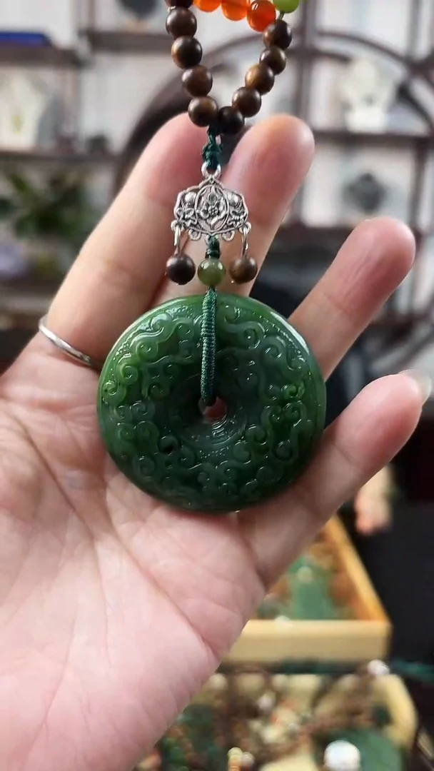 颈饰未镶嵌和田玉扣