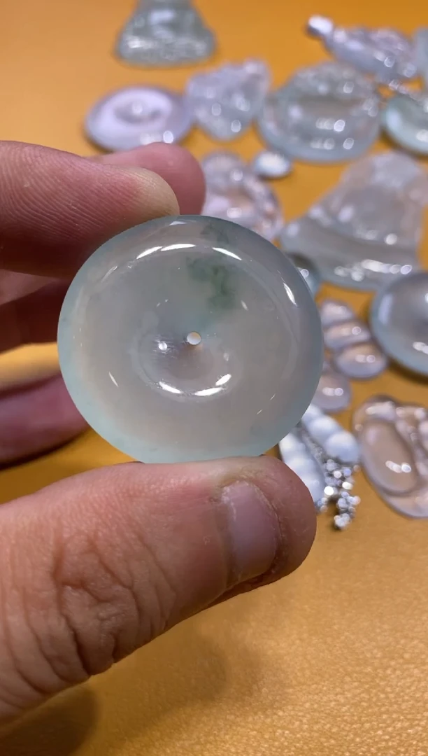 吊坠(不含链)未镶嵌翡翠扣子9500   32.6  5.8