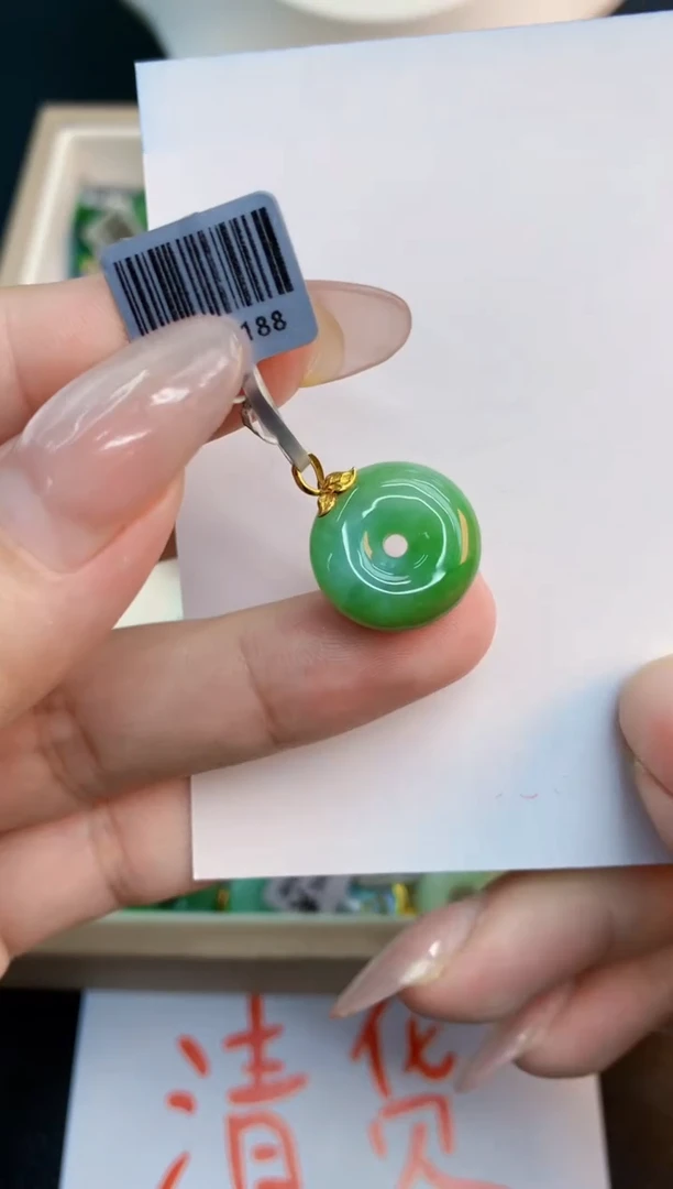 翡翠未镶嵌颈饰1