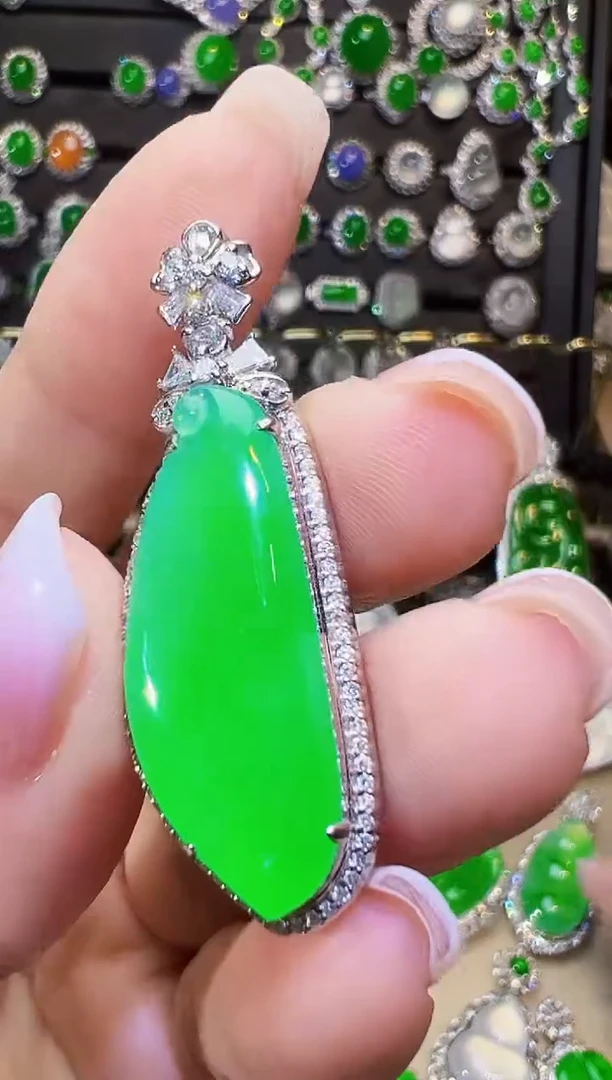 吊坠(不含链)18K金镶嵌翡翠福瓜