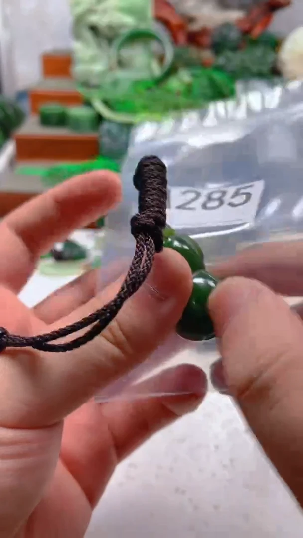 和田玉未镶嵌珠宝半成品1