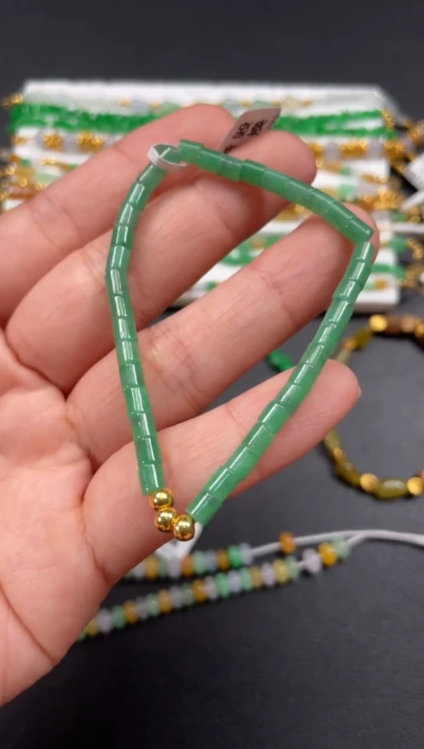套链足金镶嵌翡翠一条   P385