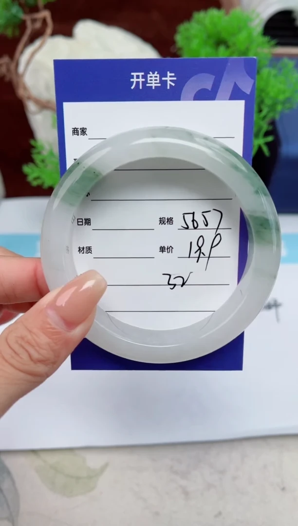 【闪购商品】石英质玉手镯未镶嵌32