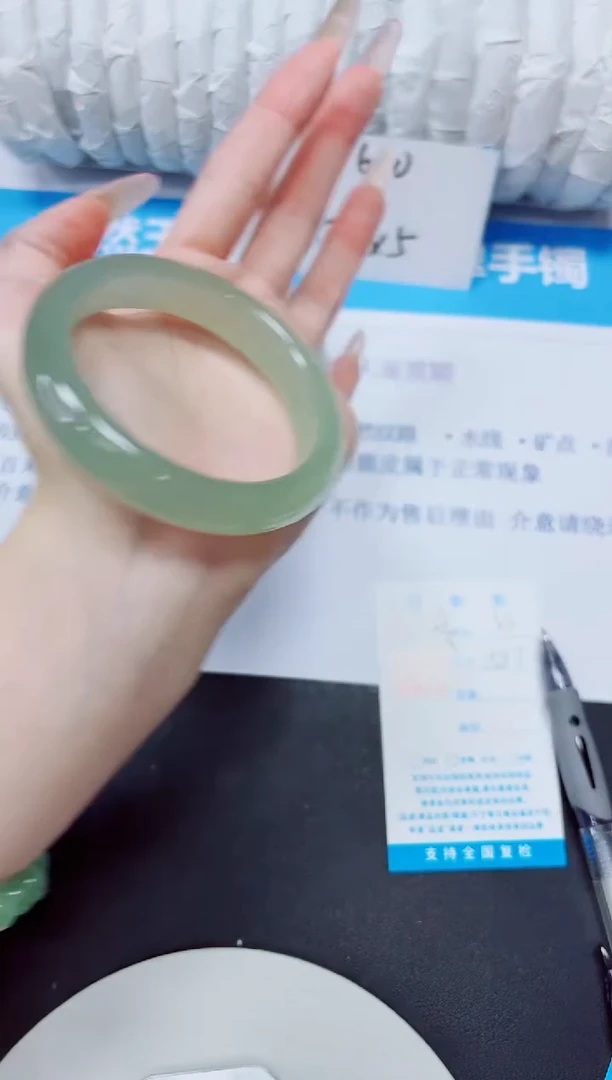 未镶嵌手镯石英质玉53/58.2AAA