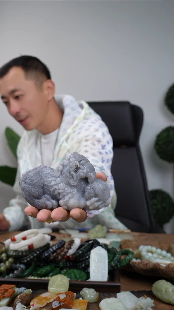 和田玉未镶嵌摆件烟紫大摆件